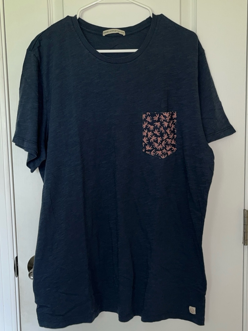 🆕 Marine Layer Navy L/XL Men's Regular Fit Lightweight T-Shirt
Palm Tree Pocket